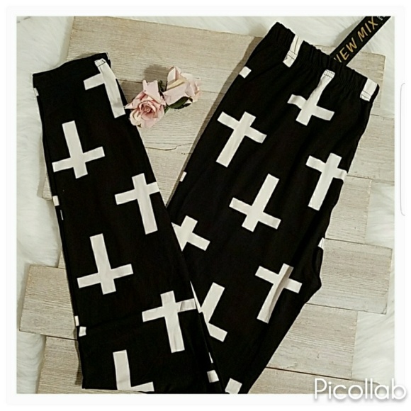 Pants - Buttery Soft "Crosses" Leggings